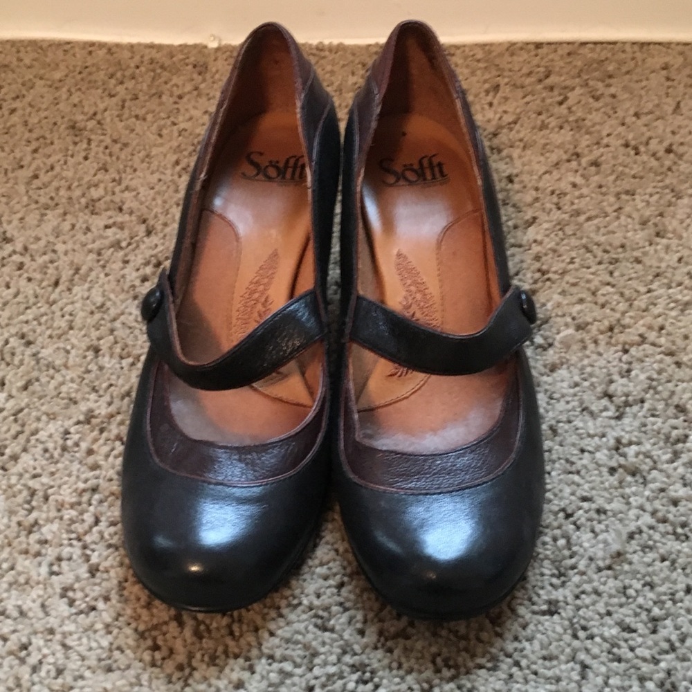 Brand New Size 7 Sofft Black Heel